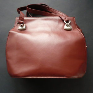 Kolor średni brąz użyty domalowania torebek